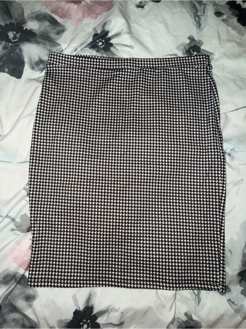 Ambiance apparel Women's Black & White Houndstooth Pencil Skirt